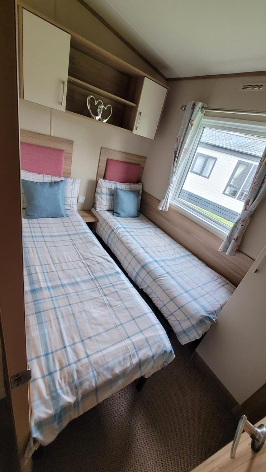 Tattershall Lakes Kingfisher Caravan 8 Berth With Hot Tub & Wifi Buitenkant foto