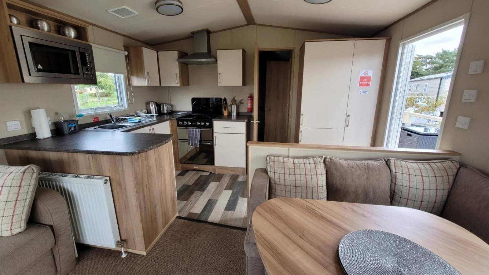 Tattershall Lakes Kingfisher Caravan 8 Berth With Hot Tub & Wifi Buitenkant foto