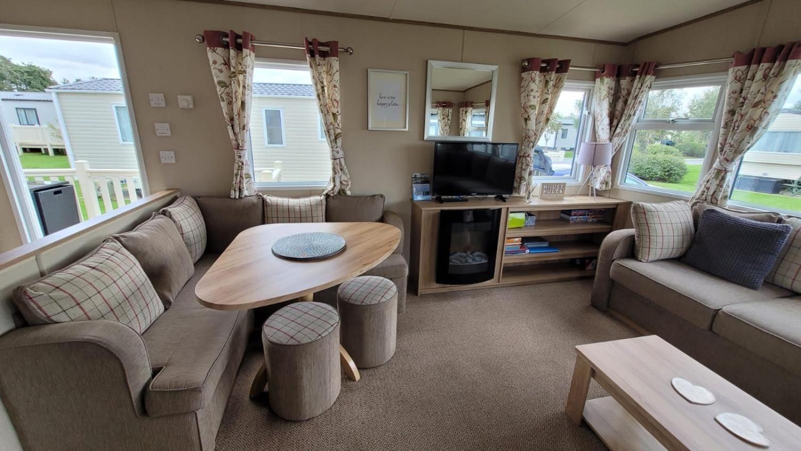 Tattershall Lakes Kingfisher Caravan 8 Berth With Hot Tub & Wifi Buitenkant foto