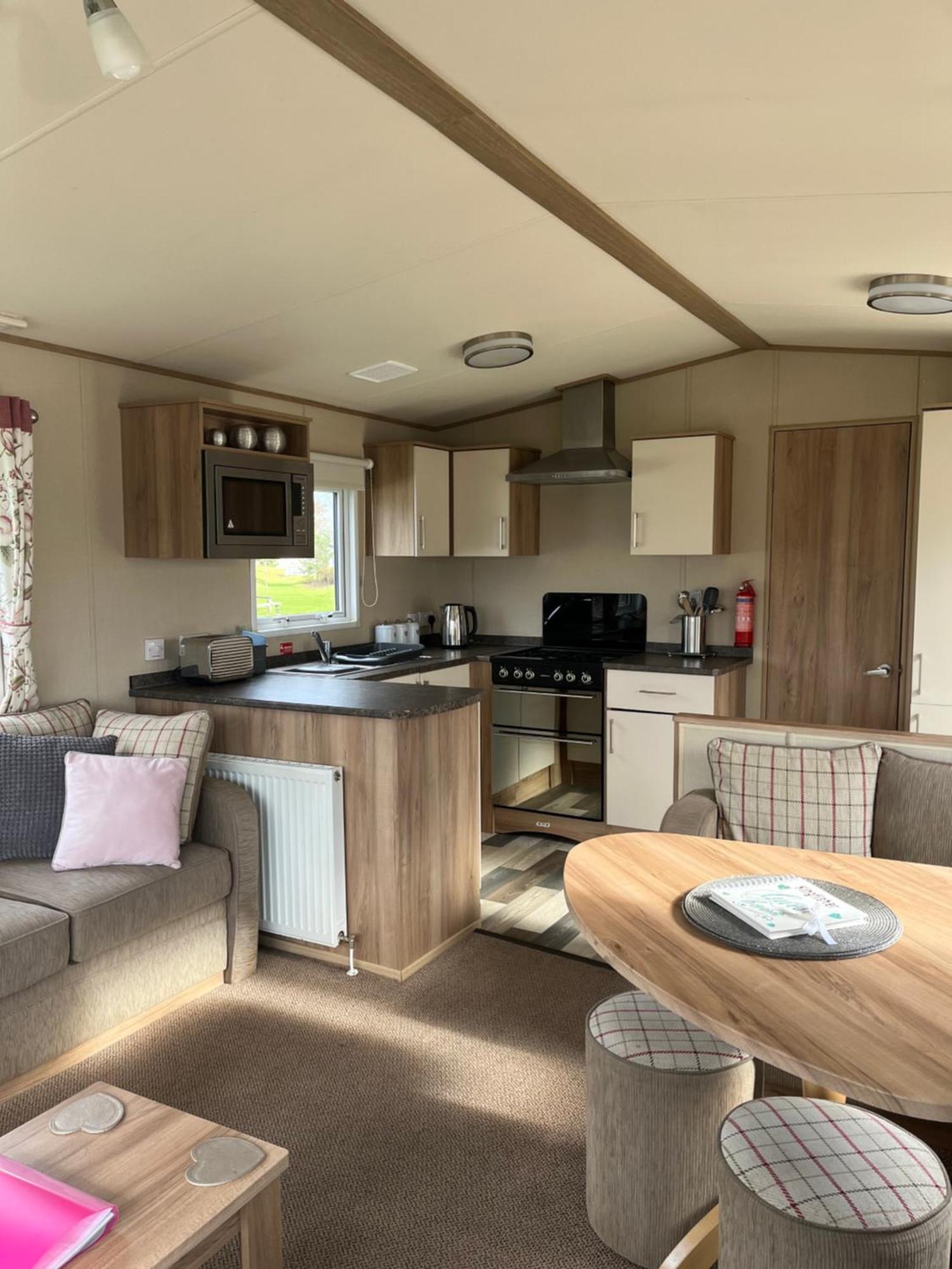 Tattershall Lakes Kingfisher Caravan 8 Berth With Hot Tub & Wifi Buitenkant foto