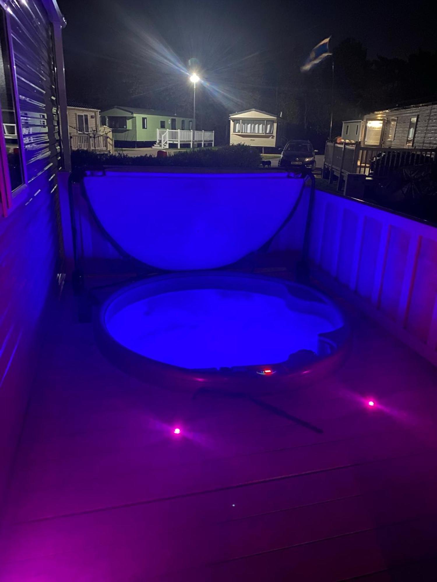 Tattershall Lakes Kingfisher Caravan 8 Berth With Hot Tub & Wifi Buitenkant foto