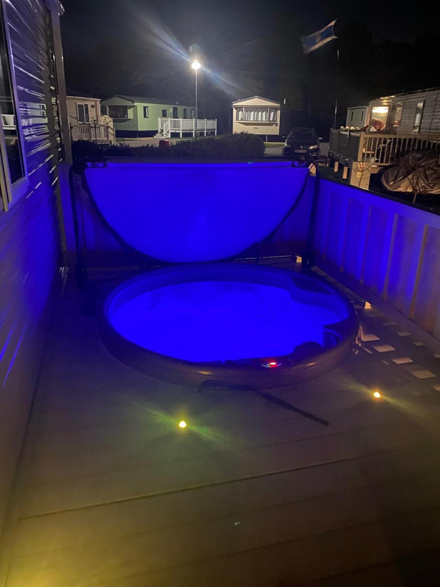 Tattershall Lakes Kingfisher Caravan 8 Berth With Hot Tub & Wifi Buitenkant foto